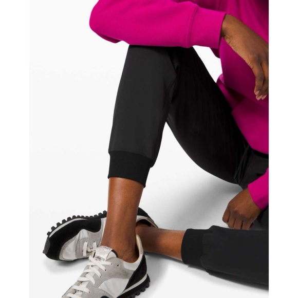 Lululemon ‘Keep Moving’ Jogger - Picture 3 of 4